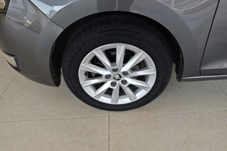 Used Skoda Rapid 2015 1.6L Automatic Preferred Model Left Front Wheel Hub