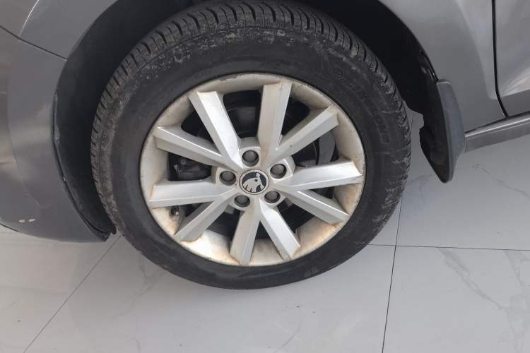 Used Skoda Rapid 2015 1.6L Manual Smart Selection Model Left Front Wheel Hub
