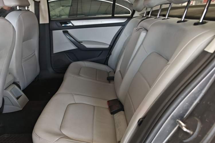 Used Skoda Rapid 2015 1.6L Automatic Preferred Model Left Rear Seat
