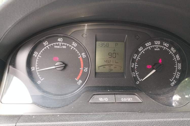 Used Skoda Rapid 2015 1.6L Automatic Smart Selection Model Odometer Close Up