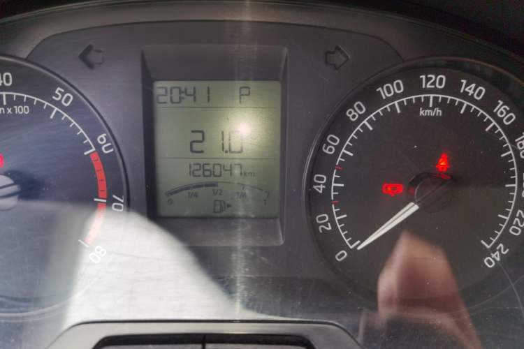 Used Skoda Rapid 2015 1.6L Automatic Enjoyment Selection Model Odometer Close Up
