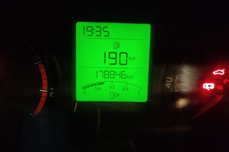 Used Skoda Rapid 2015 1.6L Manual Smart Selection Model Odometer Close Up