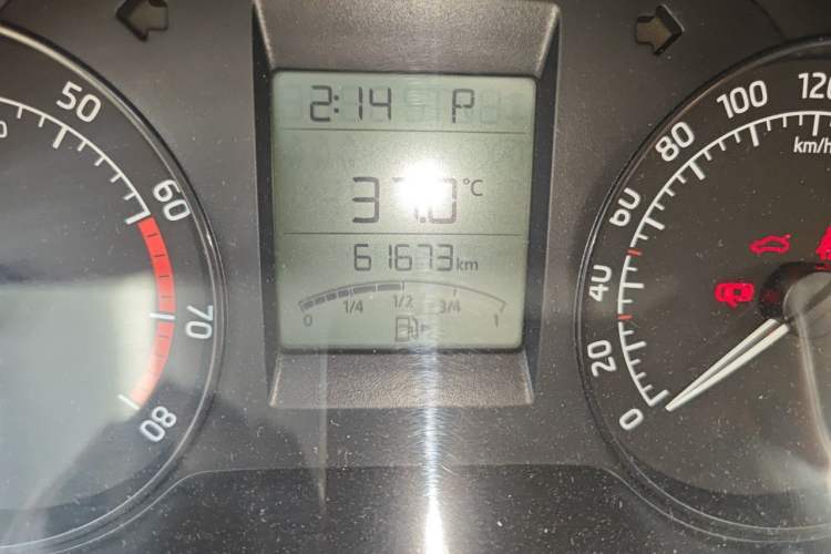 Used Skoda Rapid 2015 1.6L Automatic Smart Selection Model Odometer Close Up