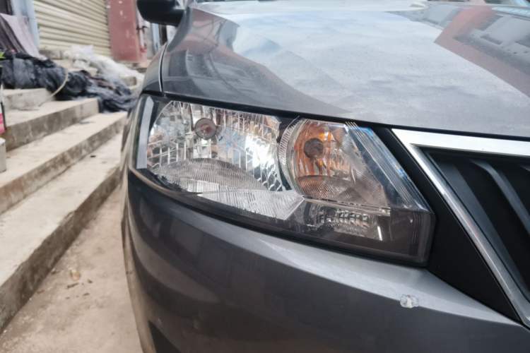 Used Skoda Rapid 2015 1.6L Manual Le Xuan Model Right Front Headlight