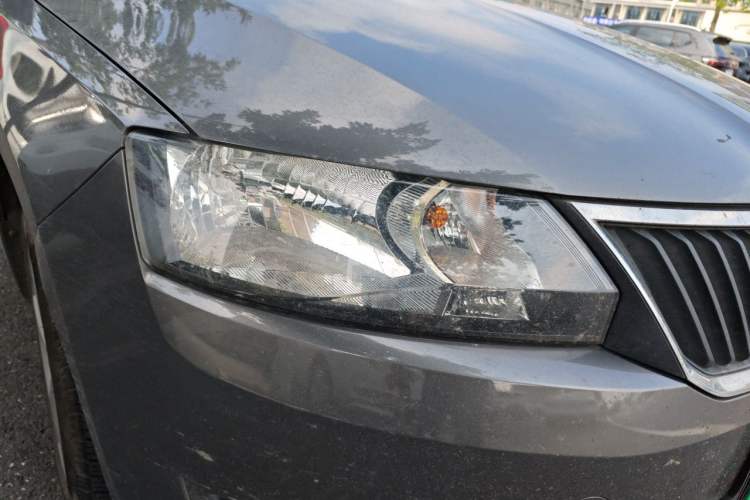 Used Skoda Rapid 2015 1.6L Manual Smart Selection Model Right Front Headlight
