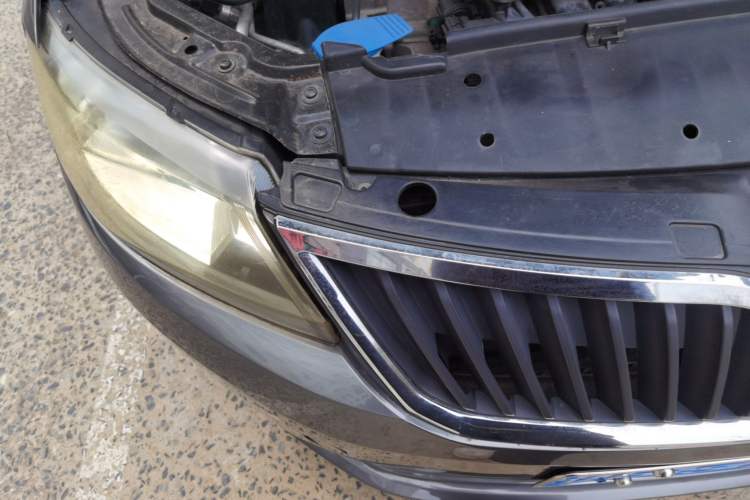 Used Skoda Rapid 2015 1.6L Automatic Enjoyment Selection Model Right Front Headlight