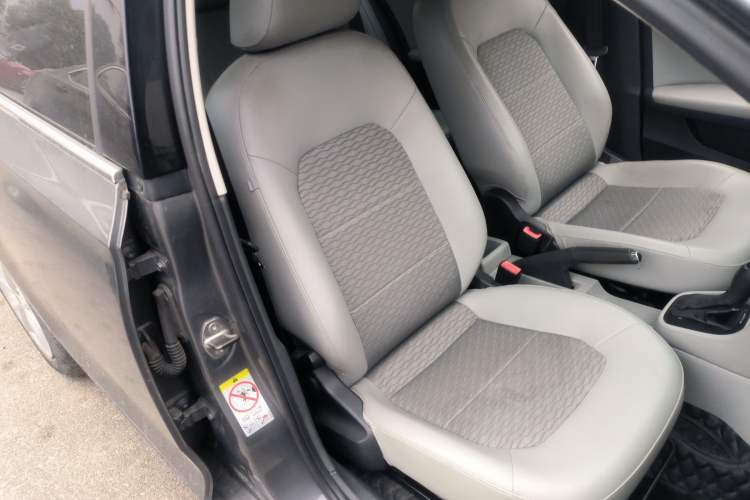 Used Skoda Rapid 2015 1.6L Automatic Smart Selection Model Right Front Seat