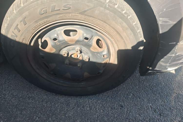 Used Skoda Rapid 2015 1.4L Manual Enjoyment Model Right Front Wheel Hub
