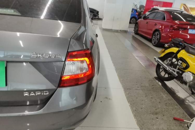 Used Skoda Rapid 2015 1.6L Automatic Smart Selection Model Right Rear Taillight