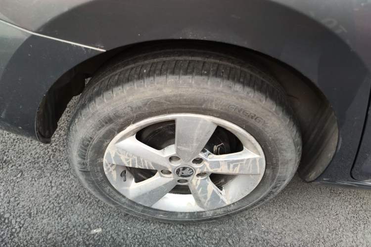 Used Skoda Rapid 2015 1.6L Manual Smart Selection Model Right Rear Wheel Hub