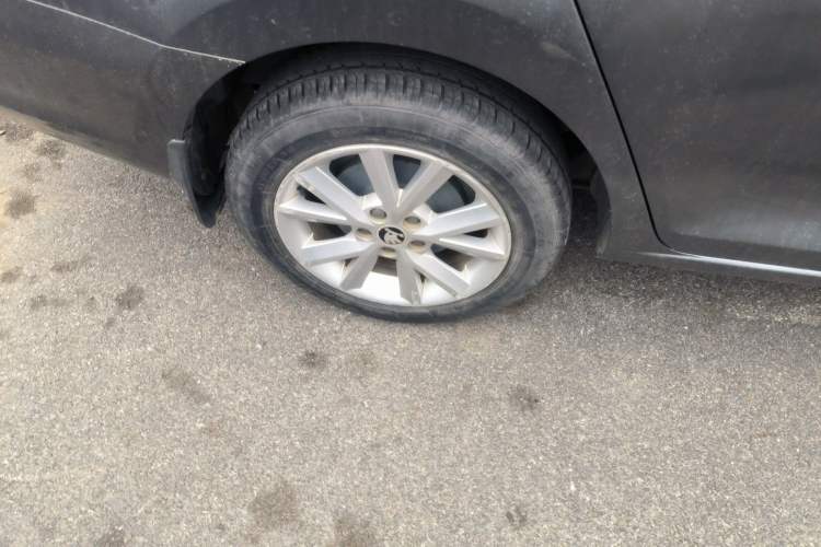 Used Skoda Rapid 2015 1.6L Automatic Smart Selection Model Right Rear Wheel Hub