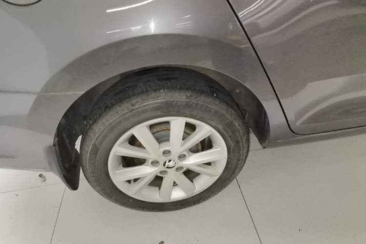 Used Skoda Rapid 2015 1.6L Automatic Smart Selection Model Right Rear Wheel Hub