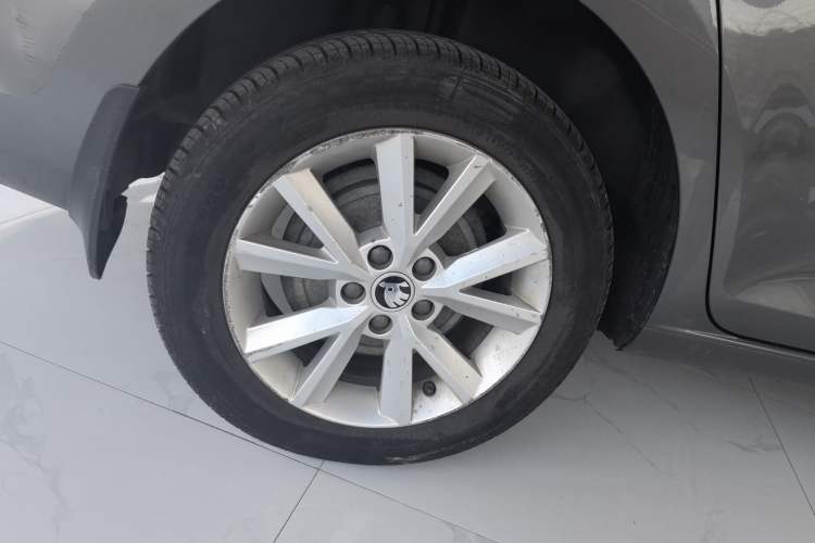 Used Skoda Rapid 2015 1.6L Manual Smart Selection Model Right Rear Wheel Hub