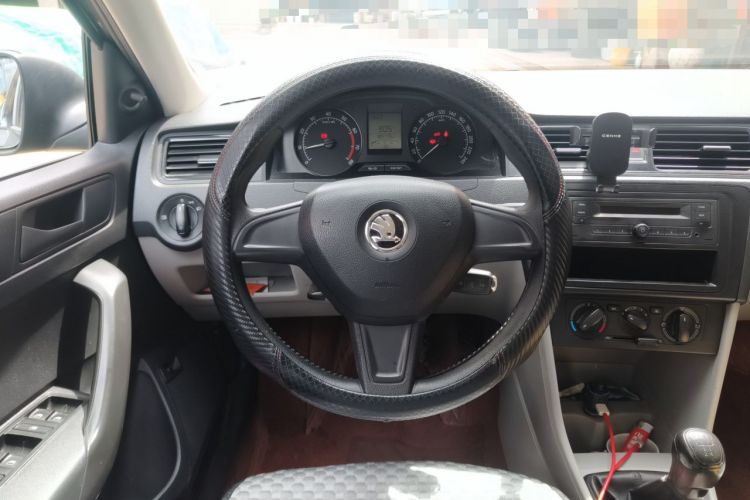 Used Skoda Rapid 2015 1.6L Manual Le Xuan Model Steering Wheel
