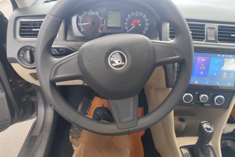 Used Skoda Rapid 2015 1.6L Automatic Smart Selection Model Steering Wheel