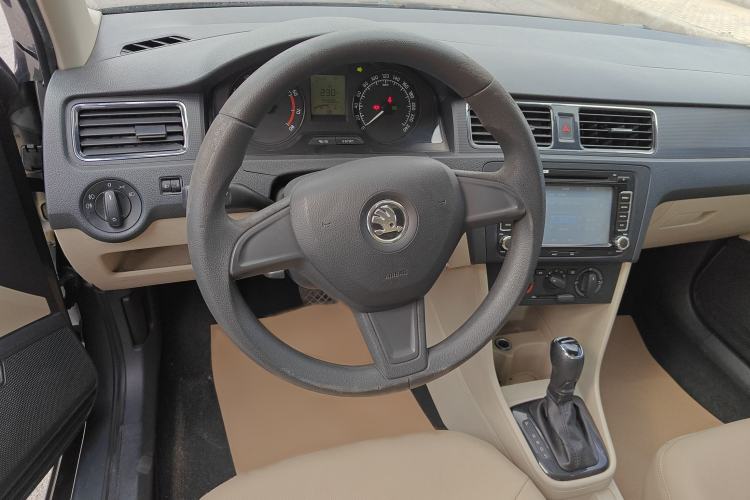 Used Skoda Rapid 2015 1.6L Automatic Smart Selection Model Steering Wheel