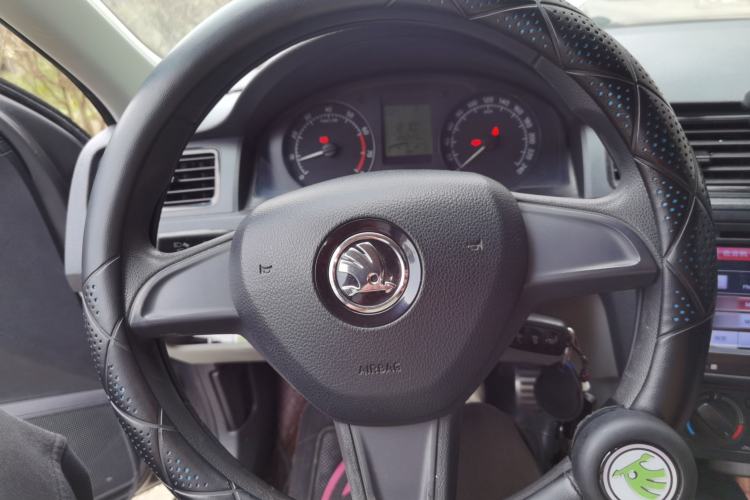 Used Skoda Rapid 2015 1.6L Automatic Enjoyment Selection Model Steering Wheel