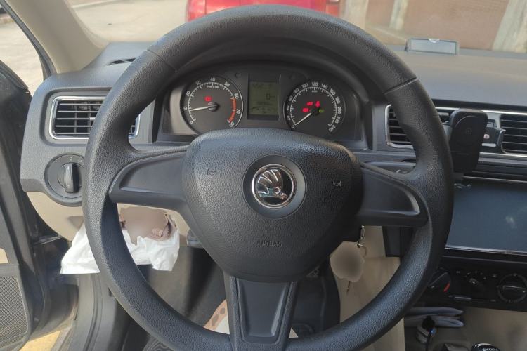 Used Skoda Rapid 2015 1.6L Automatic Smart Selection Model Steering Wheel