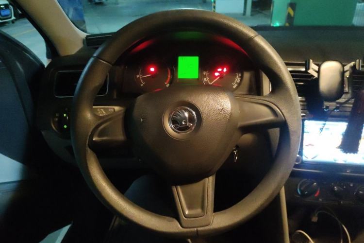 Used Skoda Rapid 2015 1.6L Manual Smart Selection Model Steering Wheel