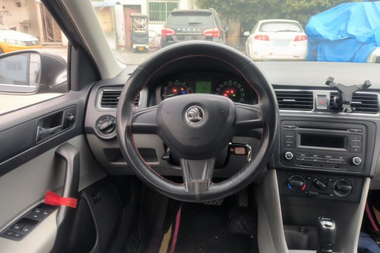 Used Skoda Rapid 2015 1.6L Automatic Smart Selection Model Steering Wheel