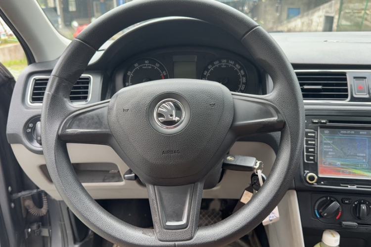 Used Skoda Rapid 2015 1.6L Automatic Smart Selection Model Steering Wheel