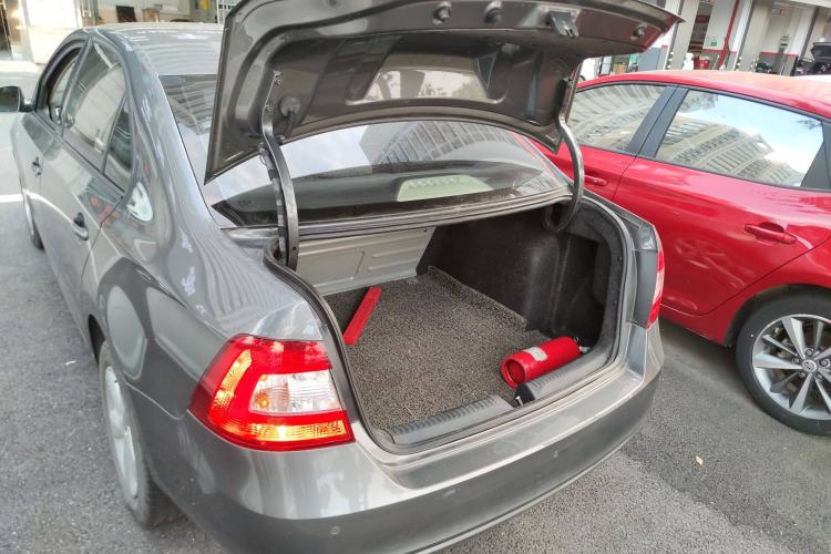 Used Skoda Rapid 2015 1.6L Manual Smart Selection Model Trunk