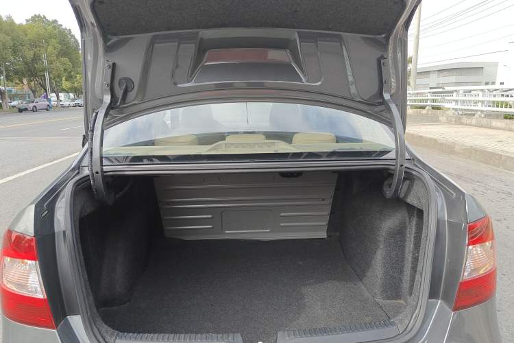 Used Skoda Rapid 2015 1.6L Automatic Smart Selection Model Trunk