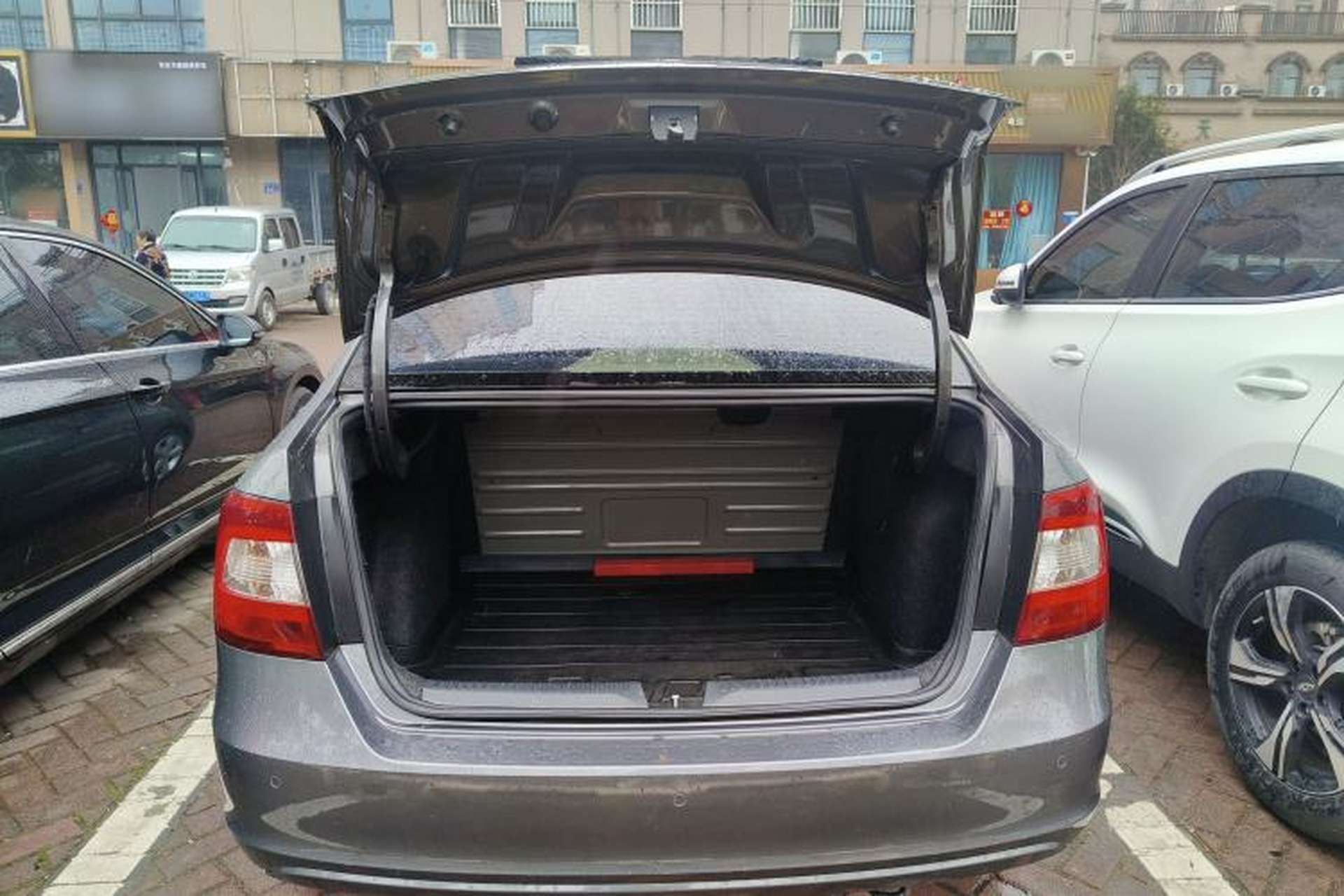 Used Skoda Rapid 2015 1.6L Automatic Smart Selection Model Trunk