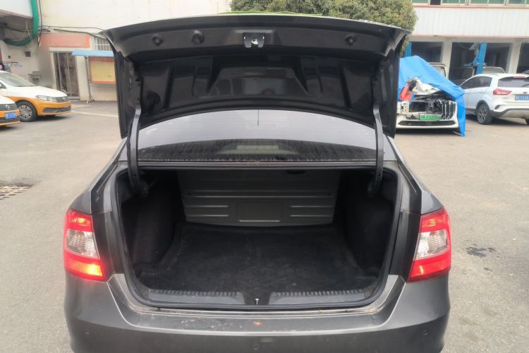 Used Skoda Rapid 2015 1.6L Automatic Smart Selection Model Trunk