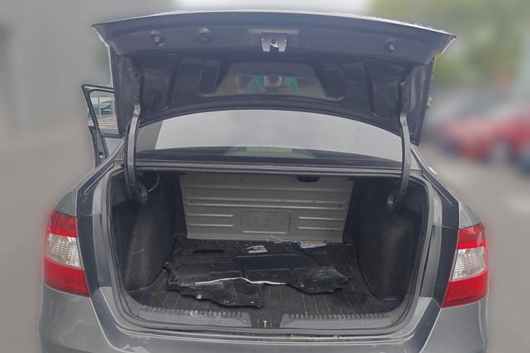 Used Skoda Rapid 2015 1.6L Automatic Smart Selection Model Trunk