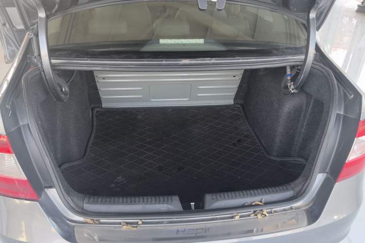 Used Skoda Rapid 2015 1.6L Manual Smart Selection Model Trunk