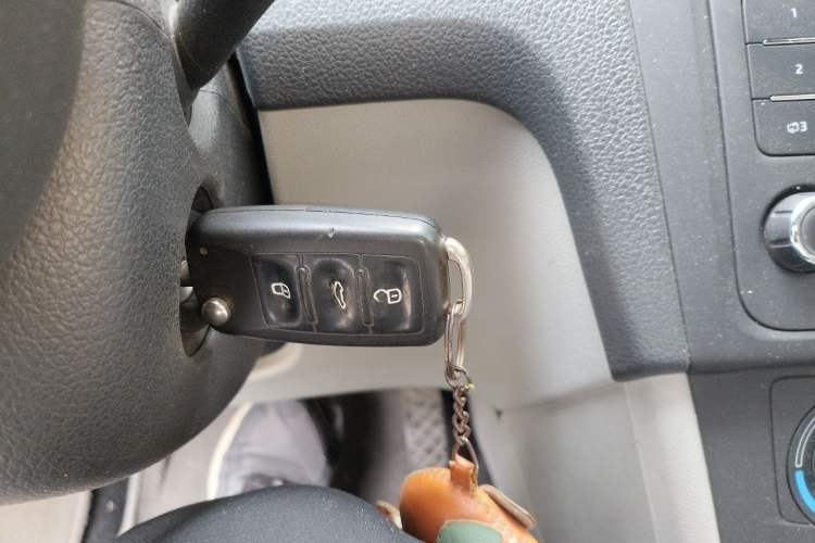 Used Skoda Rapid 2015 1.6L Automatic Smart Selection Model Vehicle Key