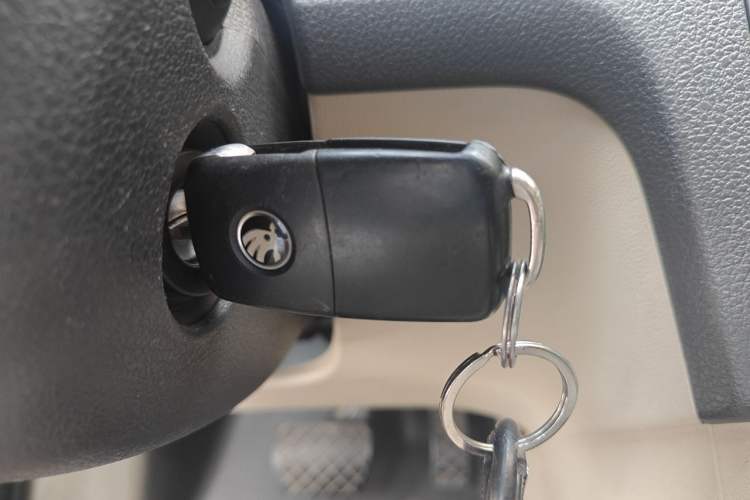 Used Skoda Rapid 2015 1.6L Automatic Smart Selection Model Vehicle Key