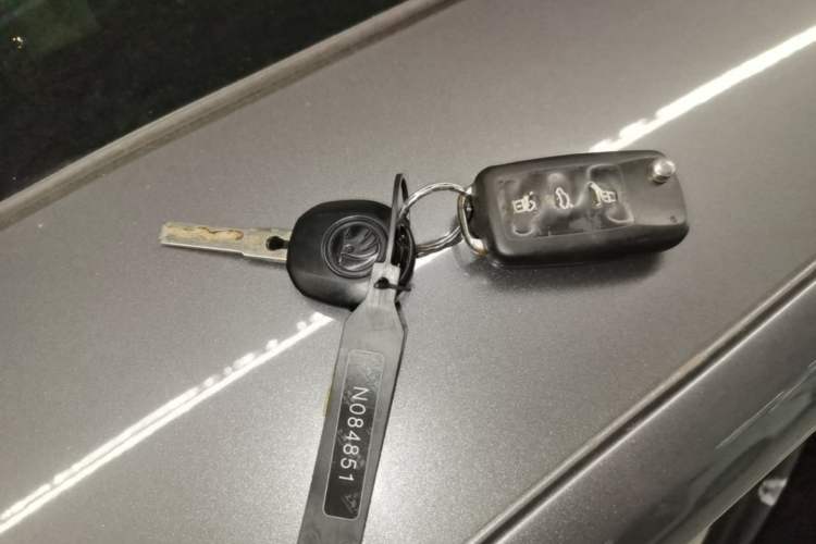 Used Skoda Rapid 2015 1.6L Automatic Smart Selection Model Vehicle Key