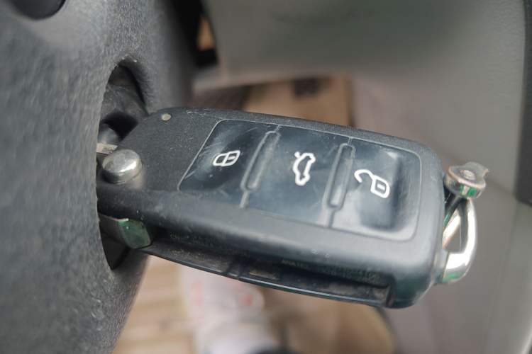 Used Skoda Rapid 2015 1.6L Automatic Smart Selection Model Vehicle Key