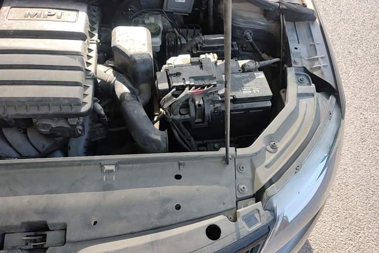 Used Skoda Rapid 2015 1.6L Automatic Preferred Model Engine Bay Left