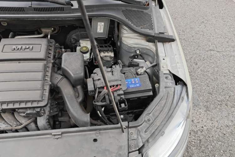 Used Skoda Rapid 2015 1.6L Manual Smart Selection Model Engine Bay Left