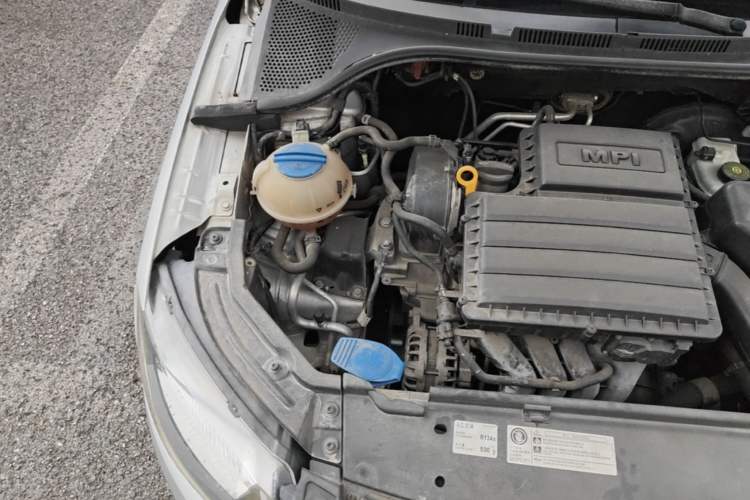 Used Skoda Rapid 2015 1.6L Manual Smart Selection Model Engine Bay Right
