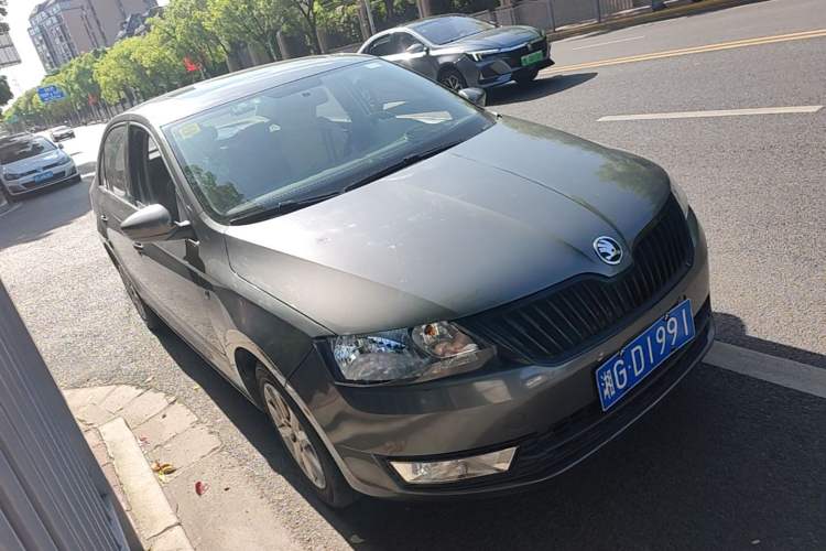 Used Skoda Rapid 2015 1.6L Automatic Preferred Model Front Right 45 Deg