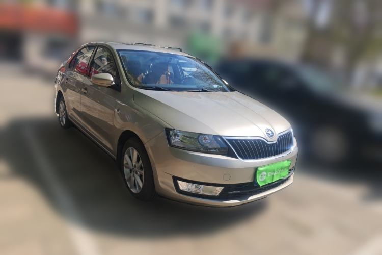 Used Skoda Rapid 2015 1.6L Automatic Smart Selection Model Front Right 45 Deg