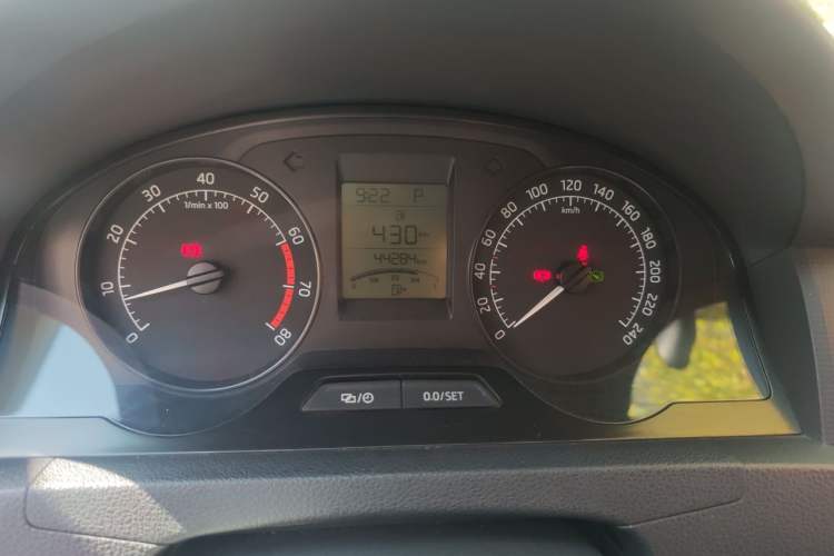 Used Skoda Rapid 2015 1.6L Automatic Smart Selection Model Instrument Cluster