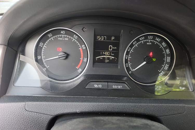 Used Skoda Rapid 2015 1.6L Automatic Preferred Model Odometer Close Up
