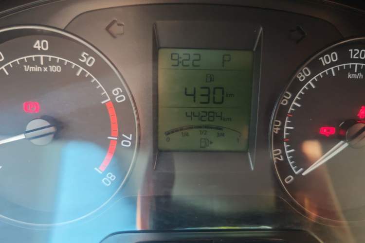 Used Skoda Rapid 2015 1.6L Automatic Smart Selection Model Odometer Close Up