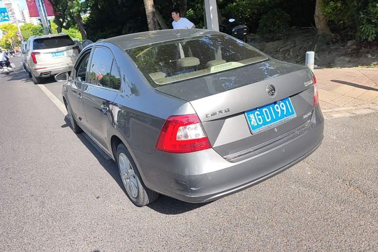 Used Skoda Rapid 2015 1.6L Automatic Preferred Model Rear Left 45 Deg