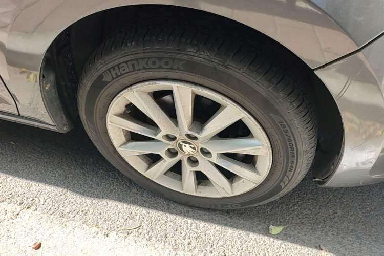 Used Skoda Rapid 2015 1.6L Automatic Preferred Model Right Front Wheel Hub