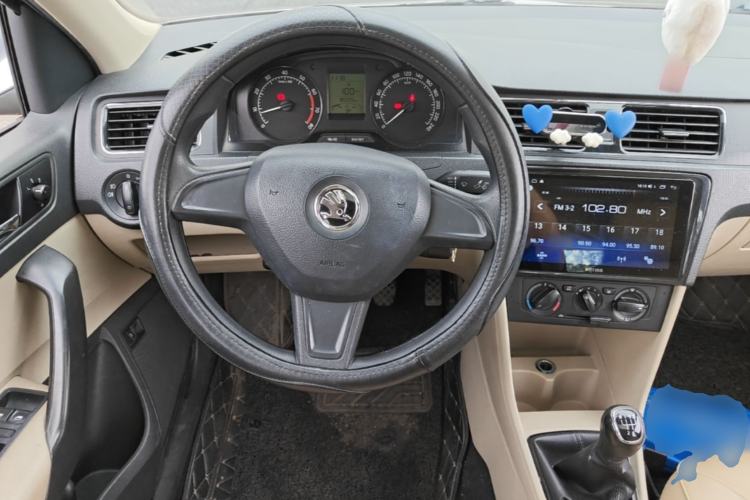 Used Skoda Rapid 2015 1.6L Manual Smart Selection Model Steering Wheel