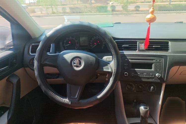 Used Skoda Rapid 2015 1.6L Automatic Smart Selection Model Steering Wheel