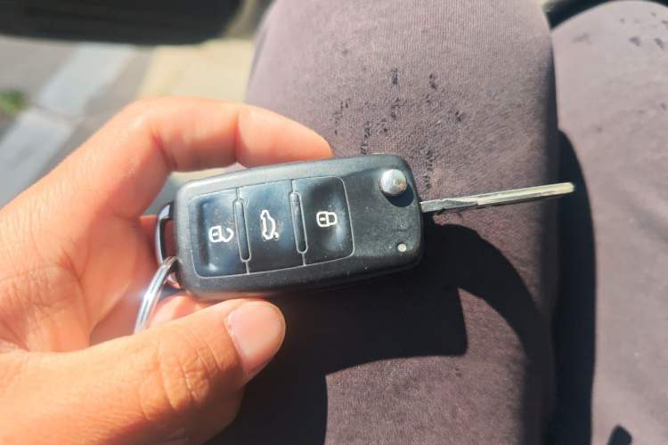 Used Skoda Rapid 2015 1.6L Automatic Smart Selection Model Vehicle Key