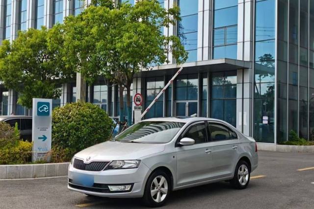 Used Skoda Rapid 2015 1.6L Automatic Smart Selection Model