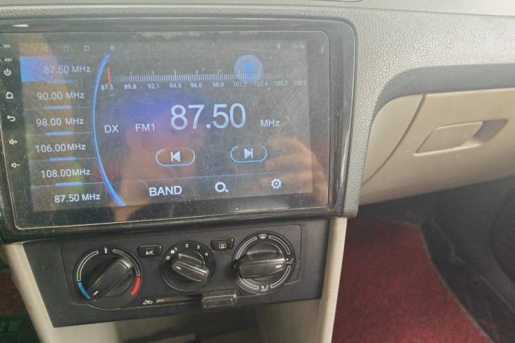 Used Skoda Rapid 2015 1.6L Manual Le Xuan Model Audio And AC Panel